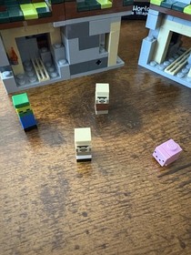 LEGO Minecraft Micro World The Village 21105 466pc Set w/ Box, Instructions