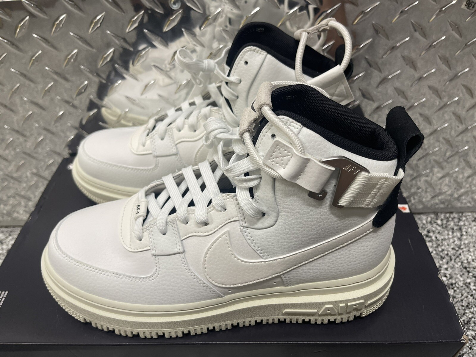 Size 6.5 - Nike Air Force 1 High 