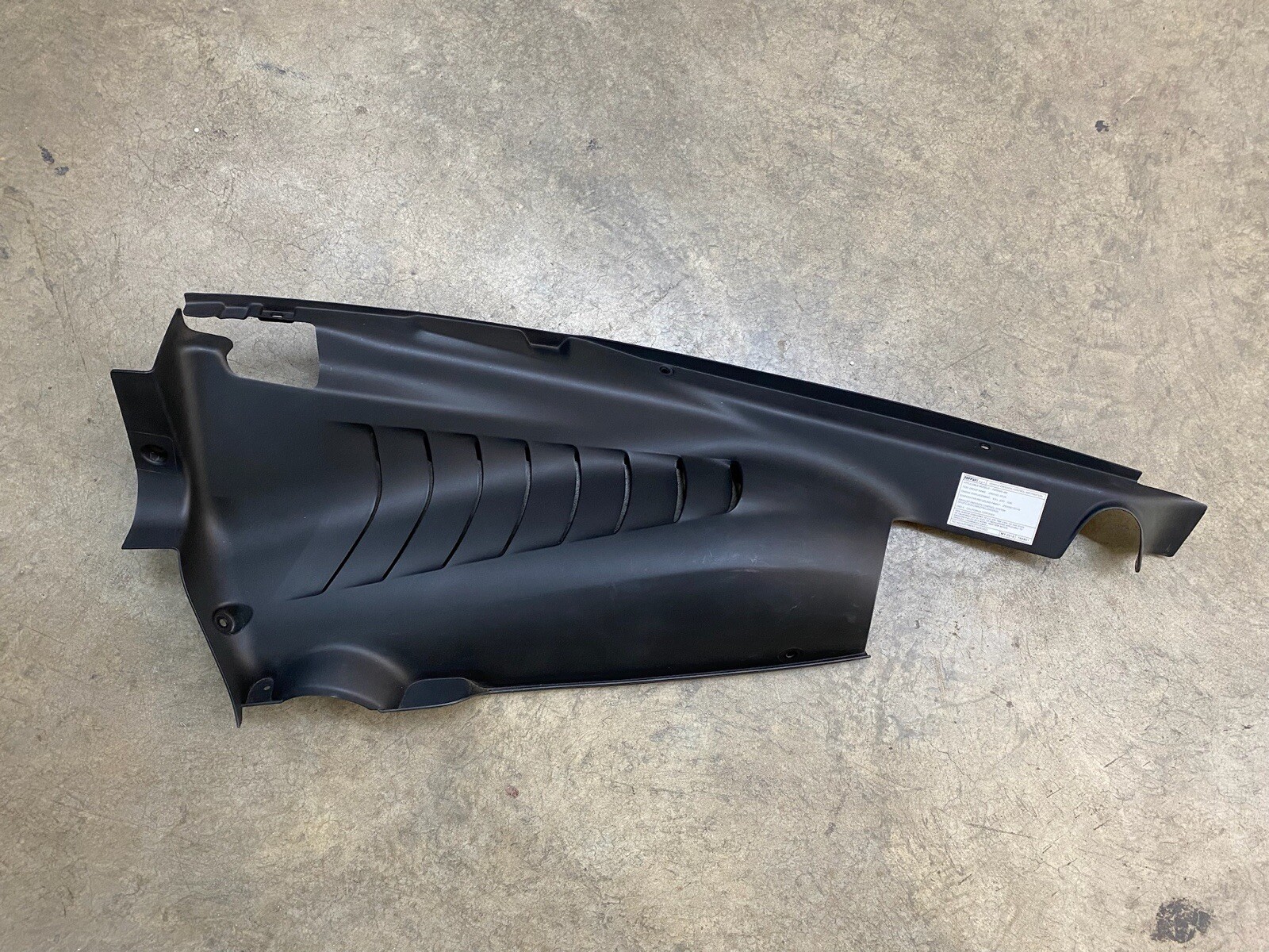 GENUINE FERRARI 488 GTB PASSENGER REAR ENGINE BAY COVER PANEL TRIM VENT 86258400