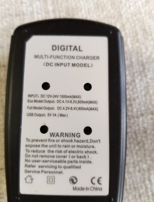 digitales Multifunktionsladegerät und DC-Ausgang (USB)