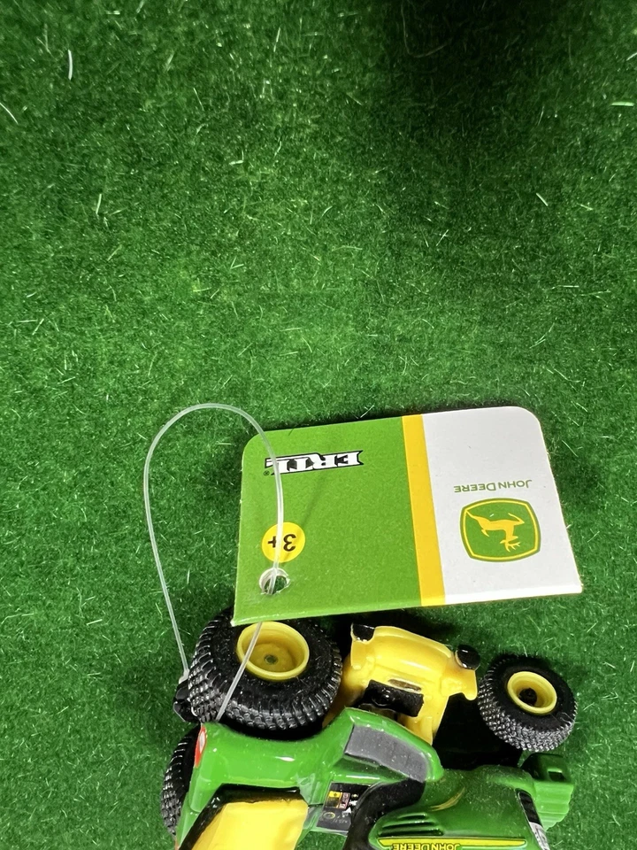 John Deer Cortacésped Tractor Ertl Granja Juguete 1/64 Nuevo Con Etiqueta Foto 2 de 4