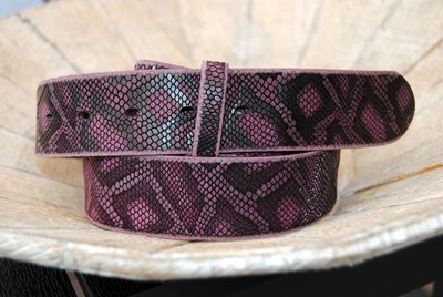 UmjuBELT Ledergürtel - ''Nobel Boa lila'' - TW 85 cm