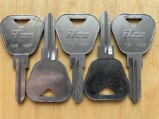 Euro X157 / Yu2 / LF17 Car Keys. Lot Of Five(5). Yugo Maserati Iveco Rover. Ilco