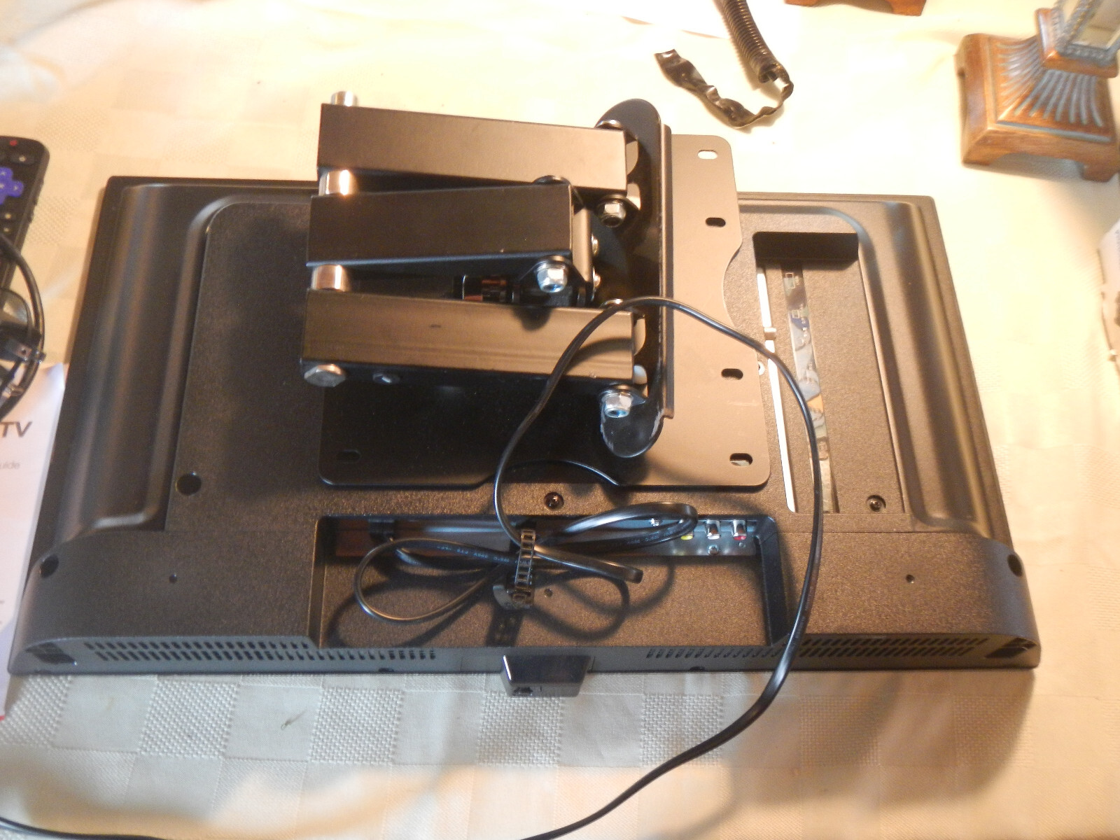 24" diagonal Roku TV with RV mount and DVD player