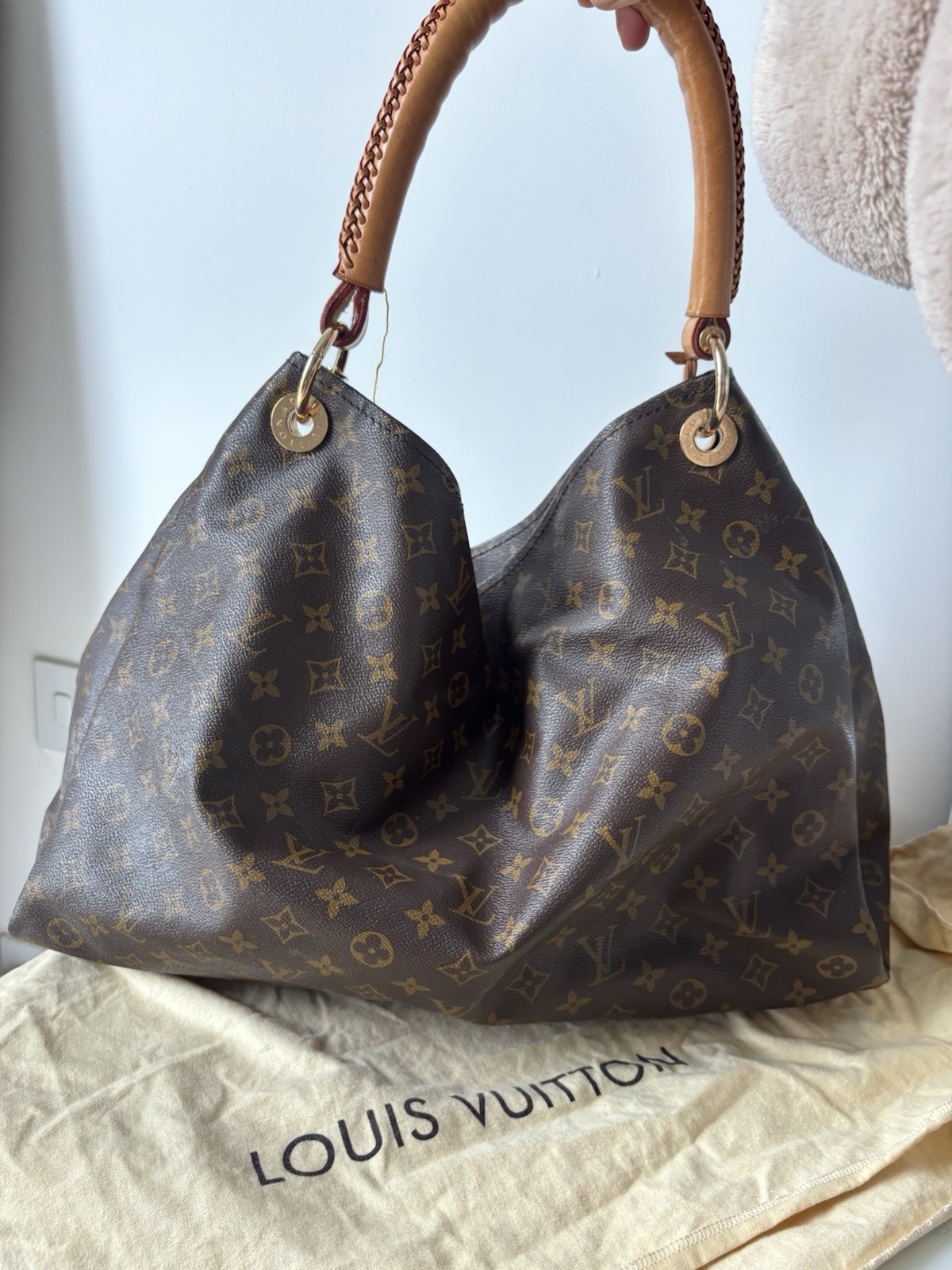 Louis Vuitton Artsy MM Monogram Shoulder Bag – Authentic Classic LV