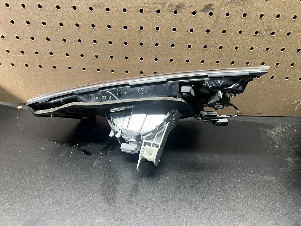 34150-T3R-A71 OEM Acura ILX Lámpara trasera interior derecha lado pasajero Foto 3 de 4