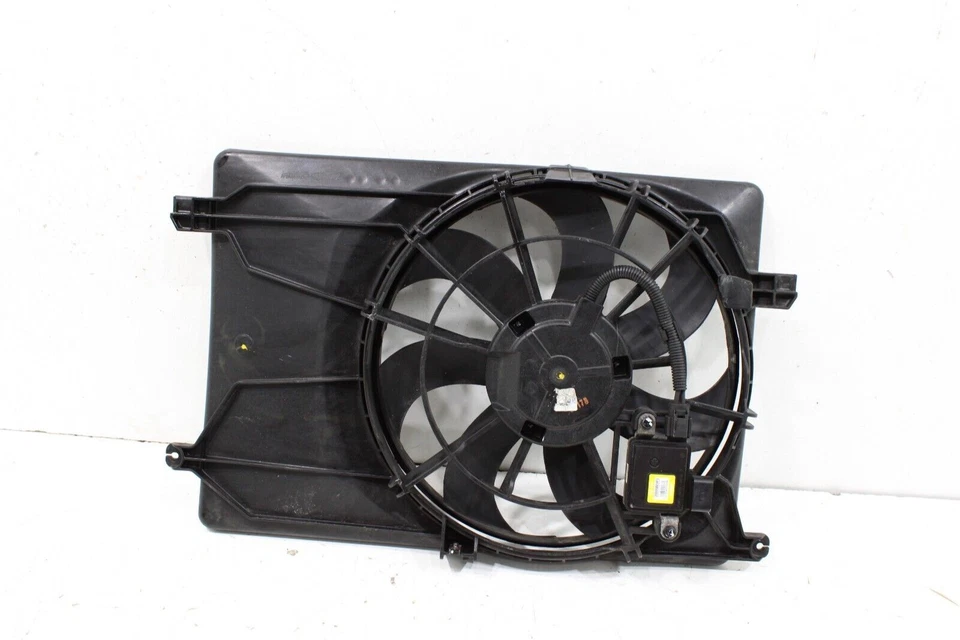 2017-2022 KIA SPORTAGE AWD 2.4L ENGINE RADIATOR COOLING FAN SHROUD W/ MOTOR OEM - Image 2 of 4