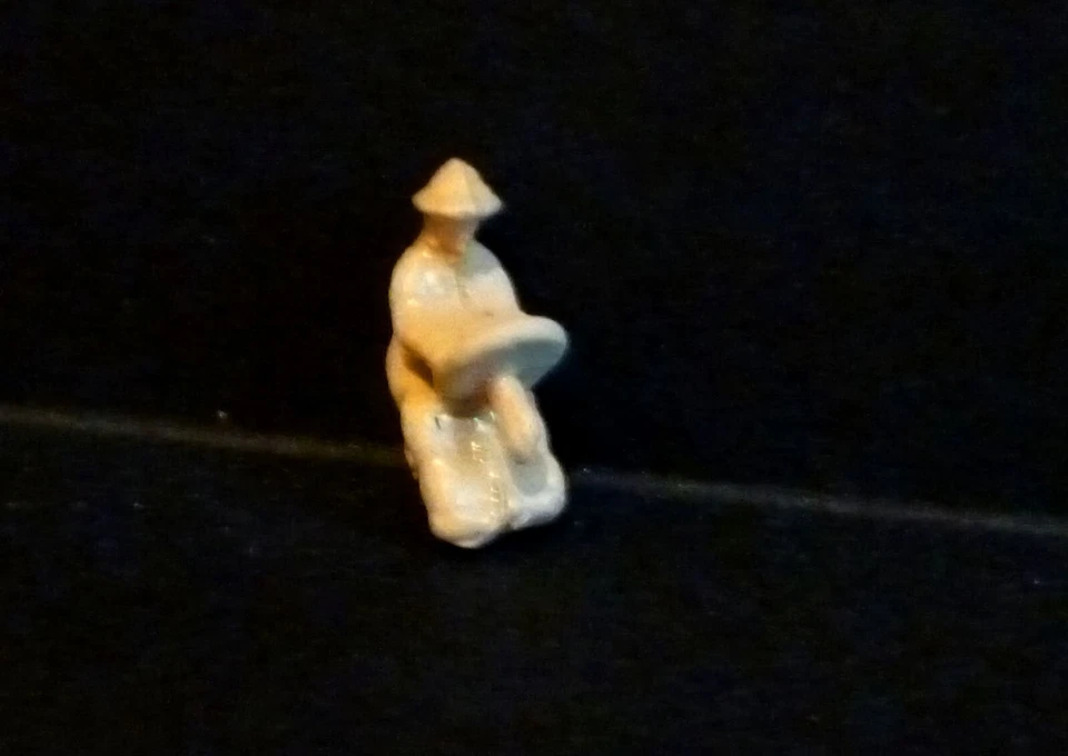 Matchbox Lesney Moko 12a Land Rover replacement Tan Painted Driver (Driver Only) - Image 3 of 4