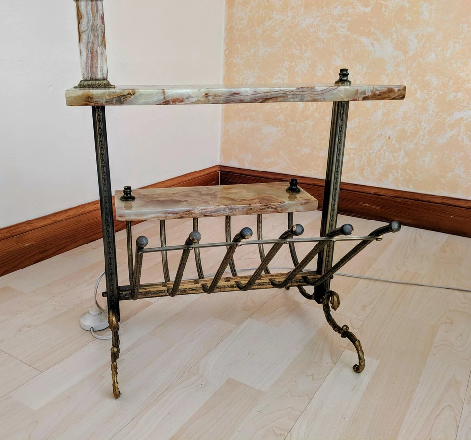 Lámpara de pie italiana de latón rococó con tapas de mármol. Vintage Foto 3 de 4