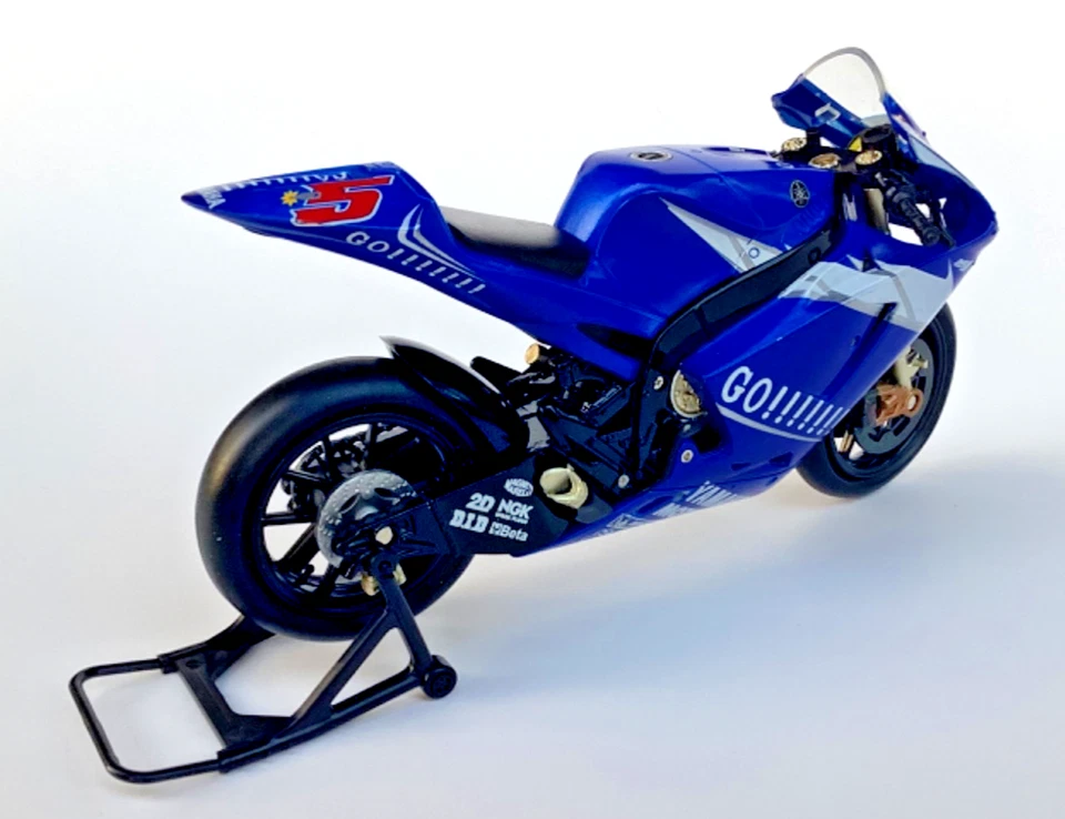 NEW-RAY 1/12 BLUE YAMAHA MOTUL COLIN #5 GO!!!!!!! GP RACE MOTORCYCLE JUST NO BOX - Image 2 of 4