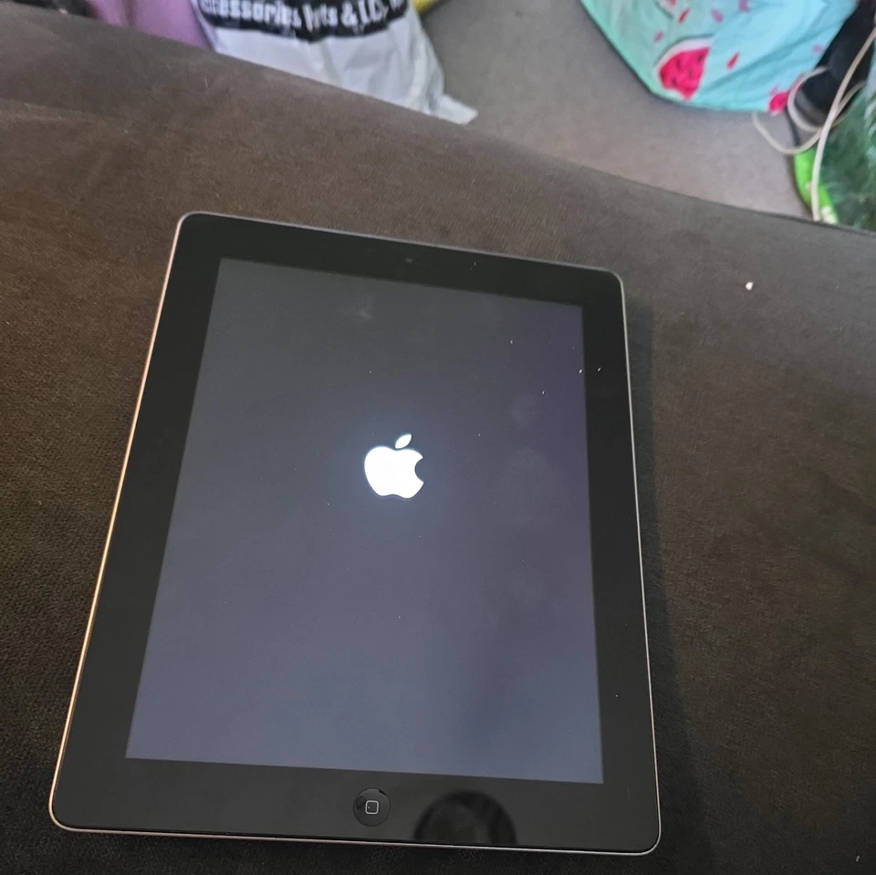 Apple iPad 4th Generation (A1458) 9.7" - 16 GB - Wifi Only - Black Used - Image 3 of 4