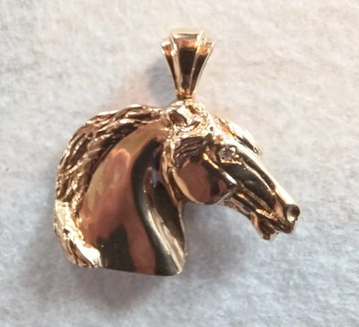 14K Gold Pferdeanhänger, Vollblut, Rennpferd, Künstler signiert