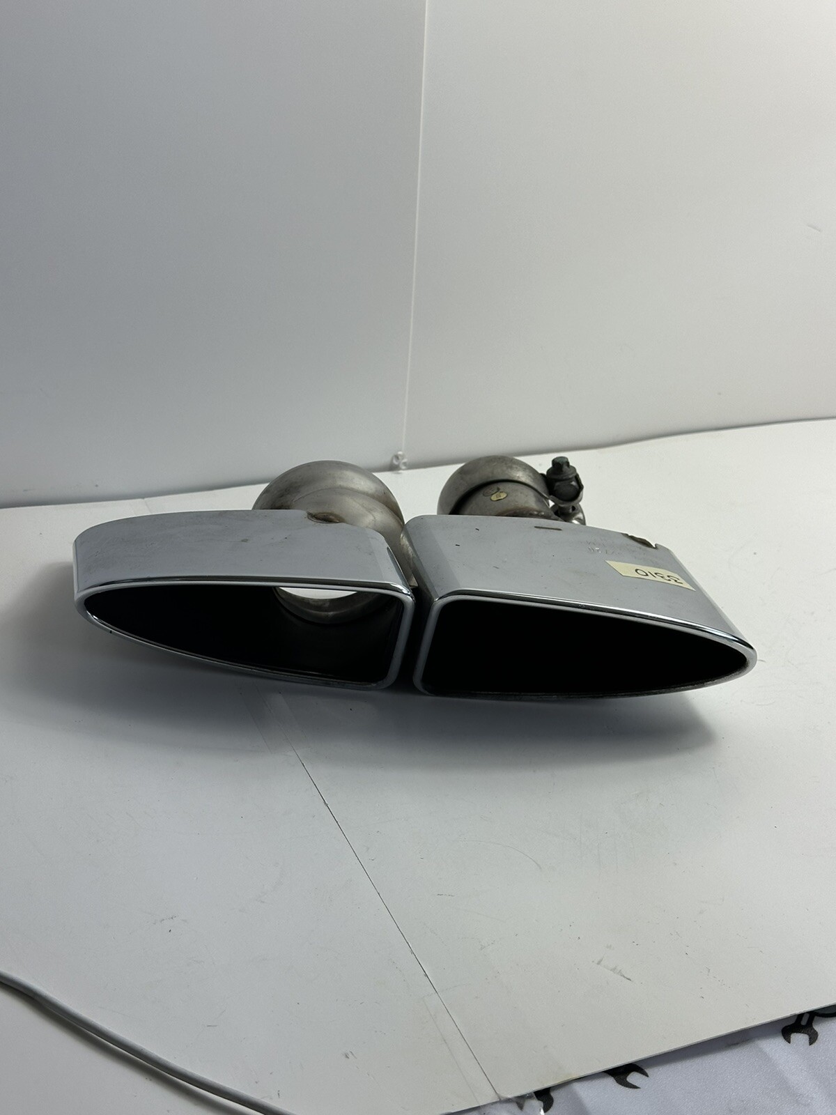 2016-2022 BENTLEY BENTAYGA LEFT REAR EXHAUST TAIL PIPE TIP MUFFLER TRIM OEM