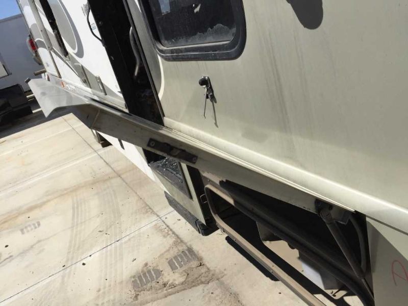 06 Fleetwood Southwind RV Motorhome RH Right Luggage Storage Door 2