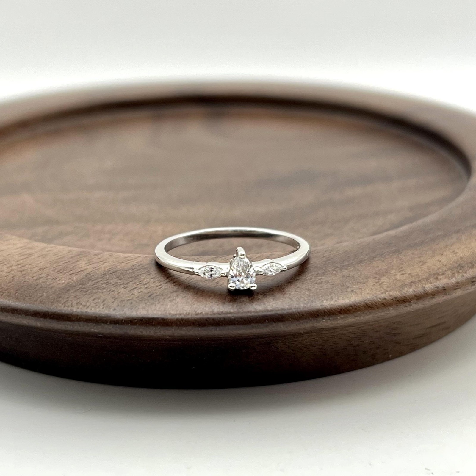Bague argent 925 millièmes et oxydes scintillants de haute joaillerie