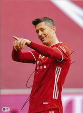 ROBERT LEWANDOWSKI SIGNED FC BAYERN MUNCHEN 16x12 PHOTO (ACG CERT AG18072)