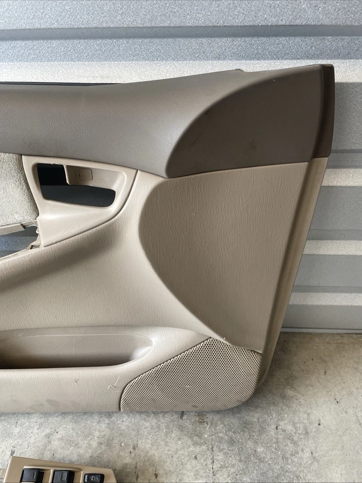 Panel de puerta del conductor delantero izquierdo Toyota Corolla 2003-2008 bronceado Foto 2 de 4