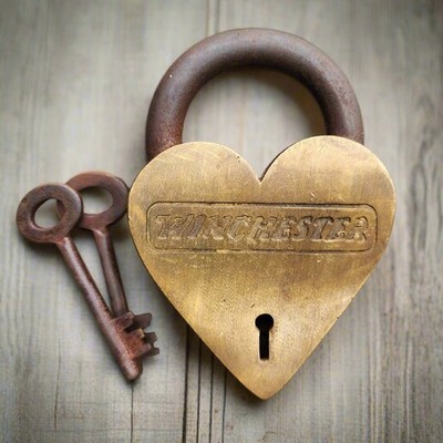 Winchester 1866 Heart-Shaped Solid Brass Lock with Keys