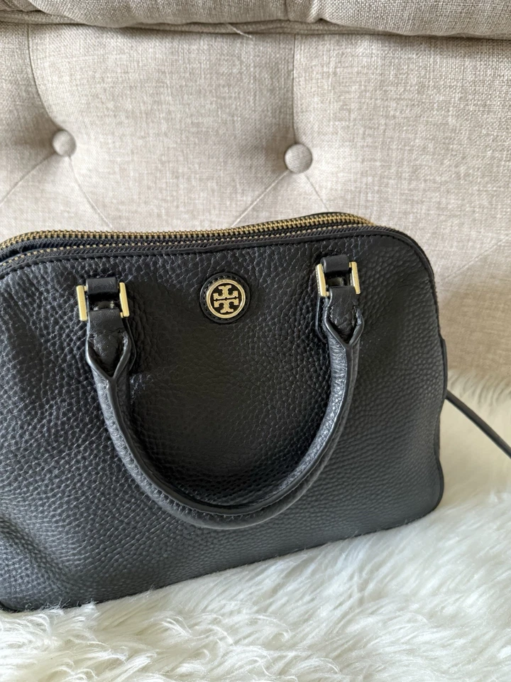 Bolsa satchel Tory Burch Robinson preta - Imagem 2 de 4