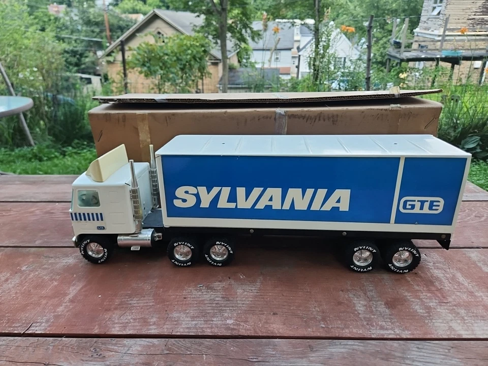Nylint Sylvania 18 Wheeler Gte With Model/toy Truck Original Shipping Box! - Image 4 of 4