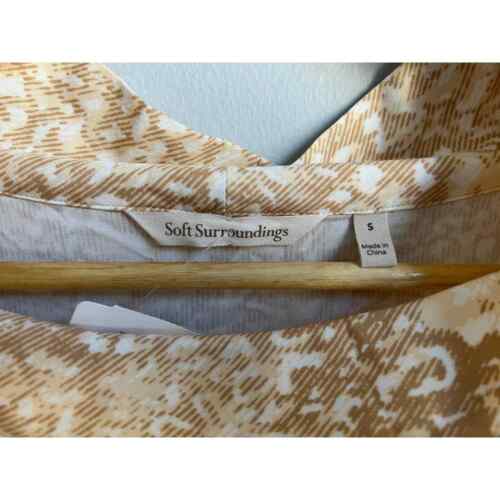 Neu mit Etikett SOFT ENVIRONMENT Gr. S hellbraun abstraktes Muster Trichter Ausschnitt Top - Bild 3 von 6