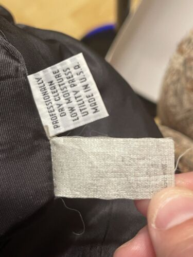 Men’s Kenneth Cole – 32" long 38" wide-Black W/ Grey Pin Str/Blazer/Suit Jacket - Picture 10 of 12