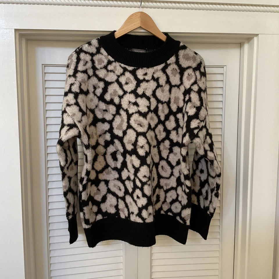 Suéter Vince Camuto Pullover Cuello Redondo, Estampado Negro y Crema, Dobladillo Acanalado, Talla S Foto 4 de 4
