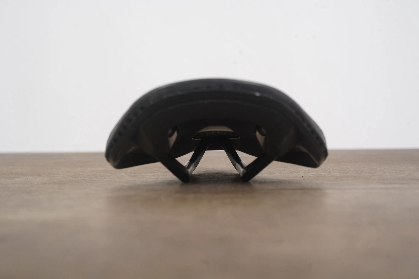 140mm Fizik Argo Vento R1 Adaptive Carbon Rail Road Saddle 194g