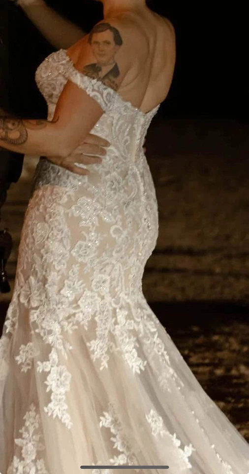 Vestido de novia de encaje blanco roto marca Mermaid Allure personalizado fuera del hombro Foto 3 de 4