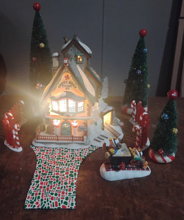 DEPARTMENT 56 NORTH POLE SWEET ROCK CANDY COMPANY w/ box.