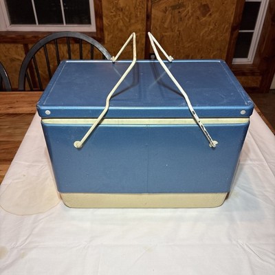 Vintage Blue 28 Quart Insulated Coleman 5253-700 Snow-Lite Metal