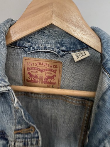 Levi's Ex-Boyfriend Trucker Jean Jacket, Women’s Sz S 100% Cotton Blue Denim - Picture 2 of 4