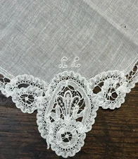 ANTIQUE LACE - HANDKERCHIEF lace border - LL INITIALS - circa 1900