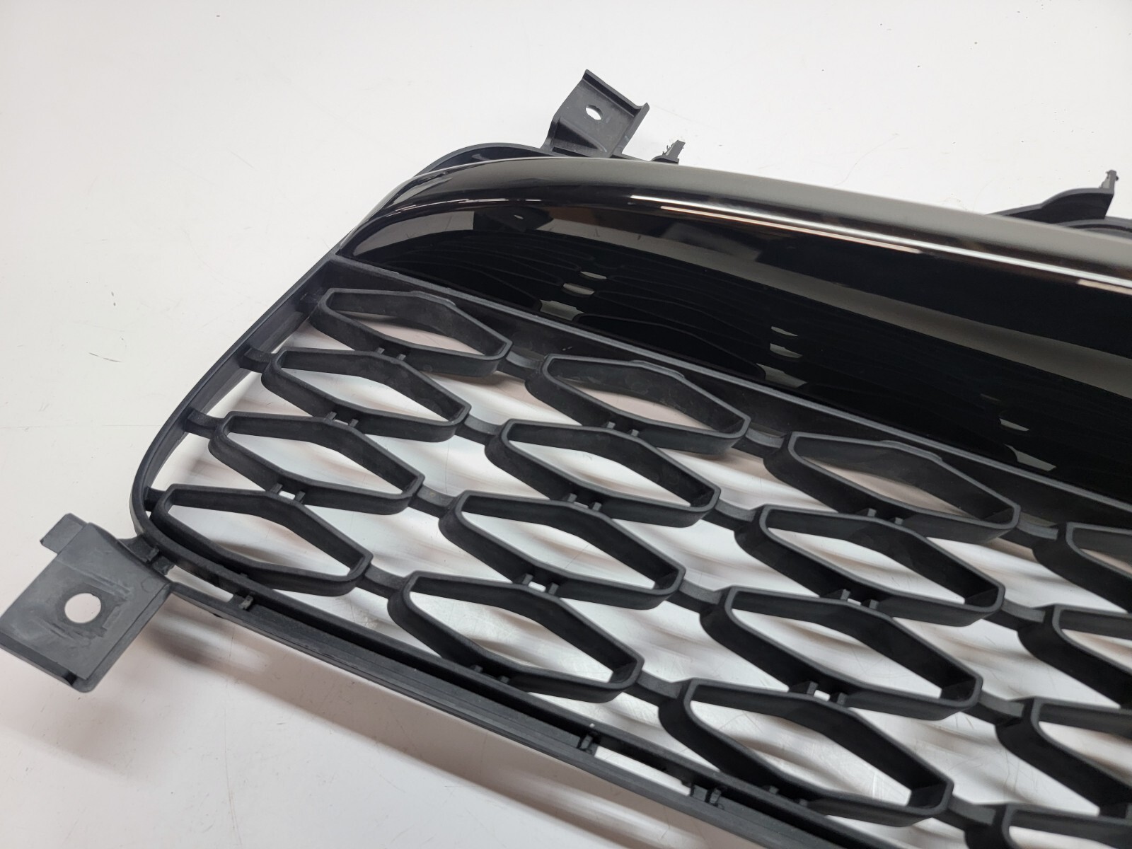 ROLLS ROYCE CULLINAN FRONT RIGHT LOWER BUMPER GRILL OEM 7448916 5111659978