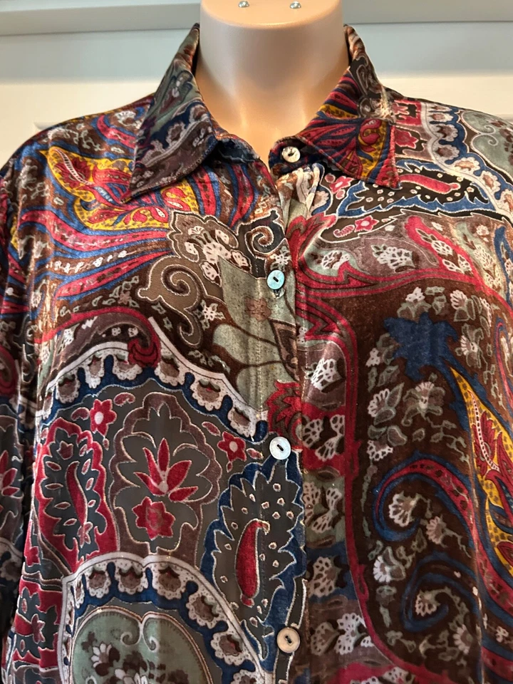 Camisa Mirasol Mujer 2X Terciopelo Burnout Multicolor Botón L/S Caprichoso Gótico Foto 2 de 4