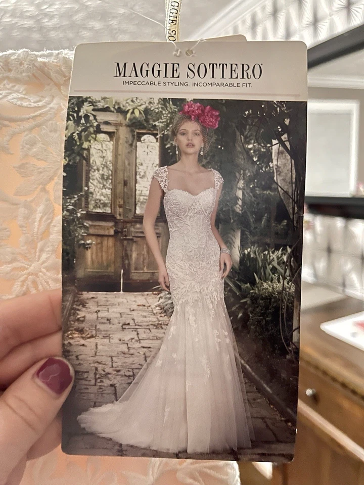Nueva etiqueta Maggie Sottero Marfil/Rubor Talla 12 Ajuste de Encaje - Vestido Acampanado Inalterado sin Usar Foto 3 de 4