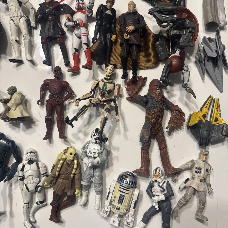 Lote de 26 figuras de acción Star Wars 3.75 vehículos y armas incluidas   Foto 4 de 4