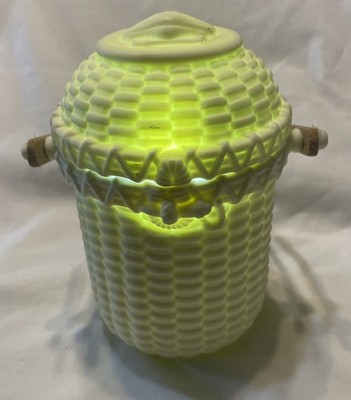 PartyLite Retired Nantucket Tea Light Holder Basket Weave Seashell  Wood Handle