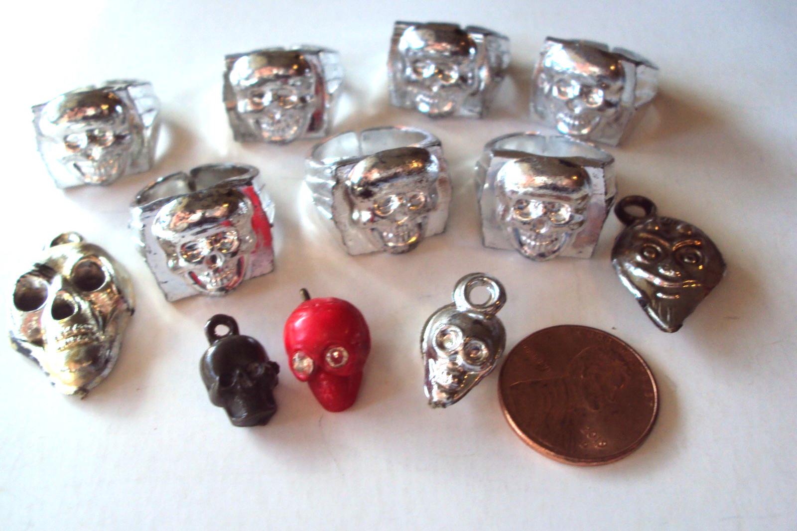 Vtg Gumball Charm Cracker Jack 60's HK SKULL RINGS & SKULLS  Vending  Prize toy