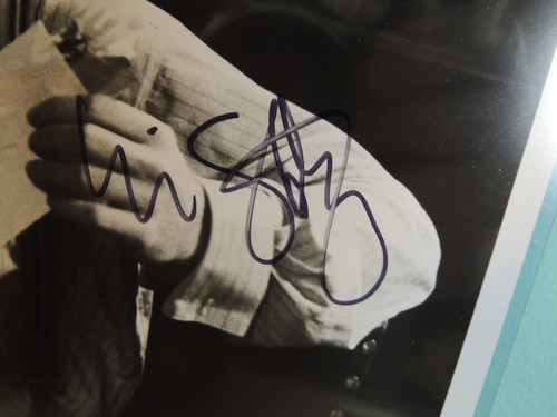 Celebrity Signed Photos - Actors, Actresses, Entertainers Signatures Autographs - Picture 143 of 430