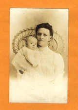 Early 1900's RPPC Unposted Portrait of a Beautiful Mother & Child