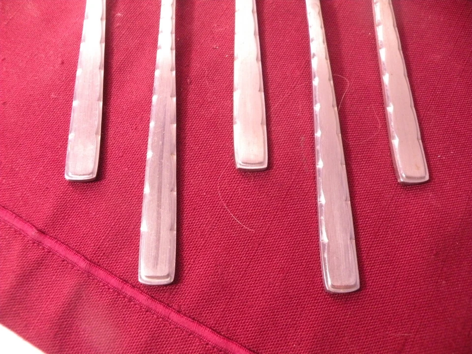 Juego de 5 tenedores de ensalada Oxford Hall MOONSCAPE cubiertos de acero inoxidable 6 3/4" Foto 3 de 4