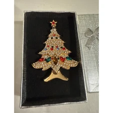 NWT Bright Goldtone Christmas Tree Pin Brooch with Jewels. 2 inches long. 