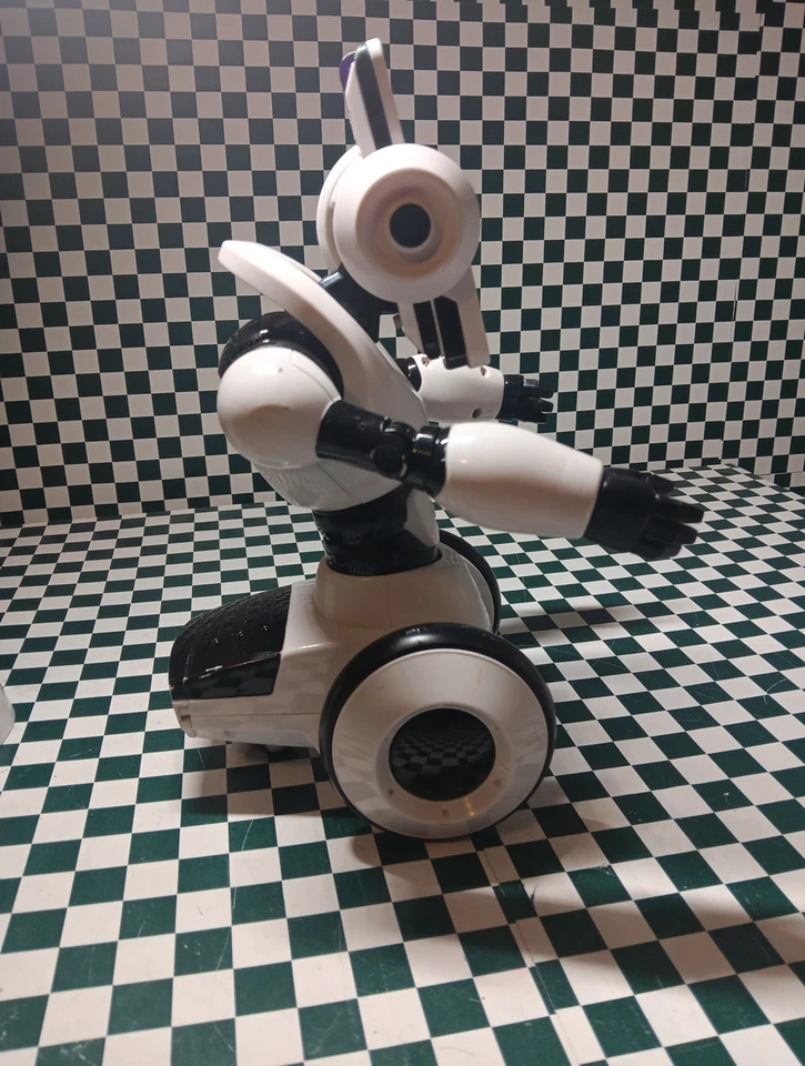 WowWee RoboMe Customizable Robot Buddy No Remote - Image 4 of 4