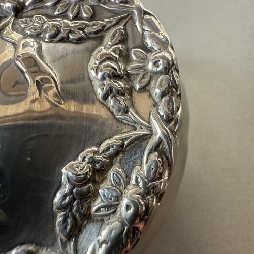 Henry Matthews 1901 Antique Repousse Sterling Silver Heart Shaped Trinket Box - Picture 4 of 22
