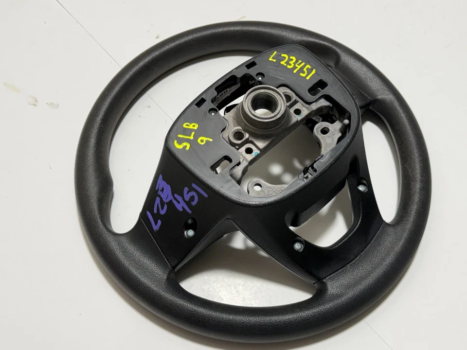 2018-2021 HYUNDAI KONA DRIVER STEERING WHEEL W/CRUISE CONTROL SWITCH OEM. - Image 4 of 4