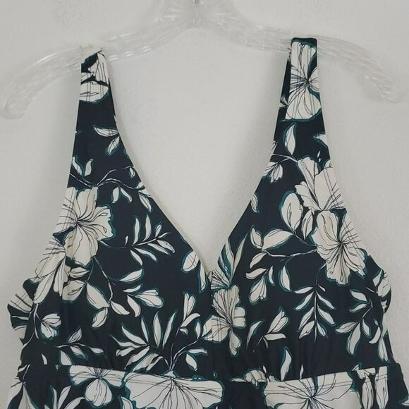 Kona Sol Black, White & Green Floral Tankini 20W Gem