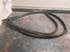 94-97 HONDA ACCORD SEDAN RIGHT FRONT DOOR WINDOW GLASS RUN CHANNEL SEAL OEM