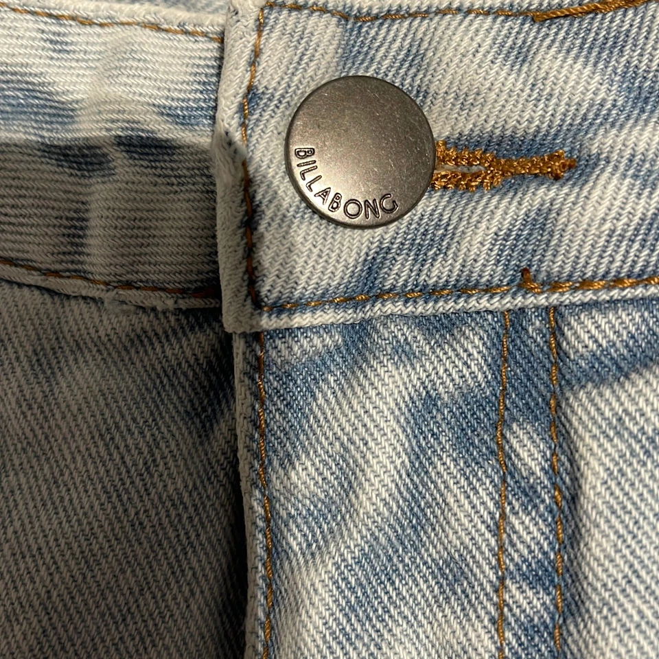 Pantalones Cortos Billabong Mujer Gris Lavado Claro Sueño Denim Mamá Talla 24 ABJDS00104 Foto 3 de 4