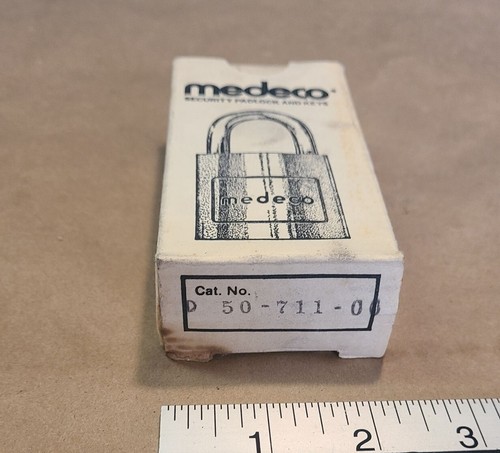 Medeco D50-711-00 padlock w/ 2 keys & security I.D. tag - New - Picture 9 of 20
